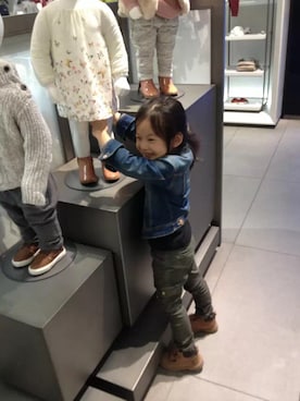 「za raのアイテム（デニムジャケット、その他）」を使った、YoYoさん（キッズ・110cm）の冬コーディネート