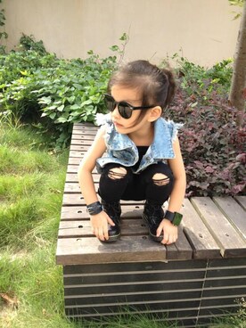 「Dr. Martens（ドクターマーチン）のアイテム（ブーツ、ブラック系）」を使った、YoYoさん（キッズ・110cm）の冬コーディネート