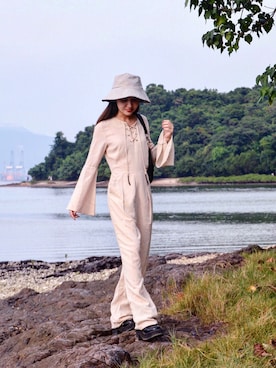 「アイテム（つなぎ/オールインワン、ベージュ系）」を使った、Mitsu Hana さん（レディース・155cm）の秋コーディネート