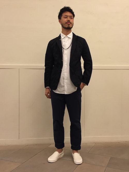 搭配vans球鞋(白色系)的男性時尚穿搭總 