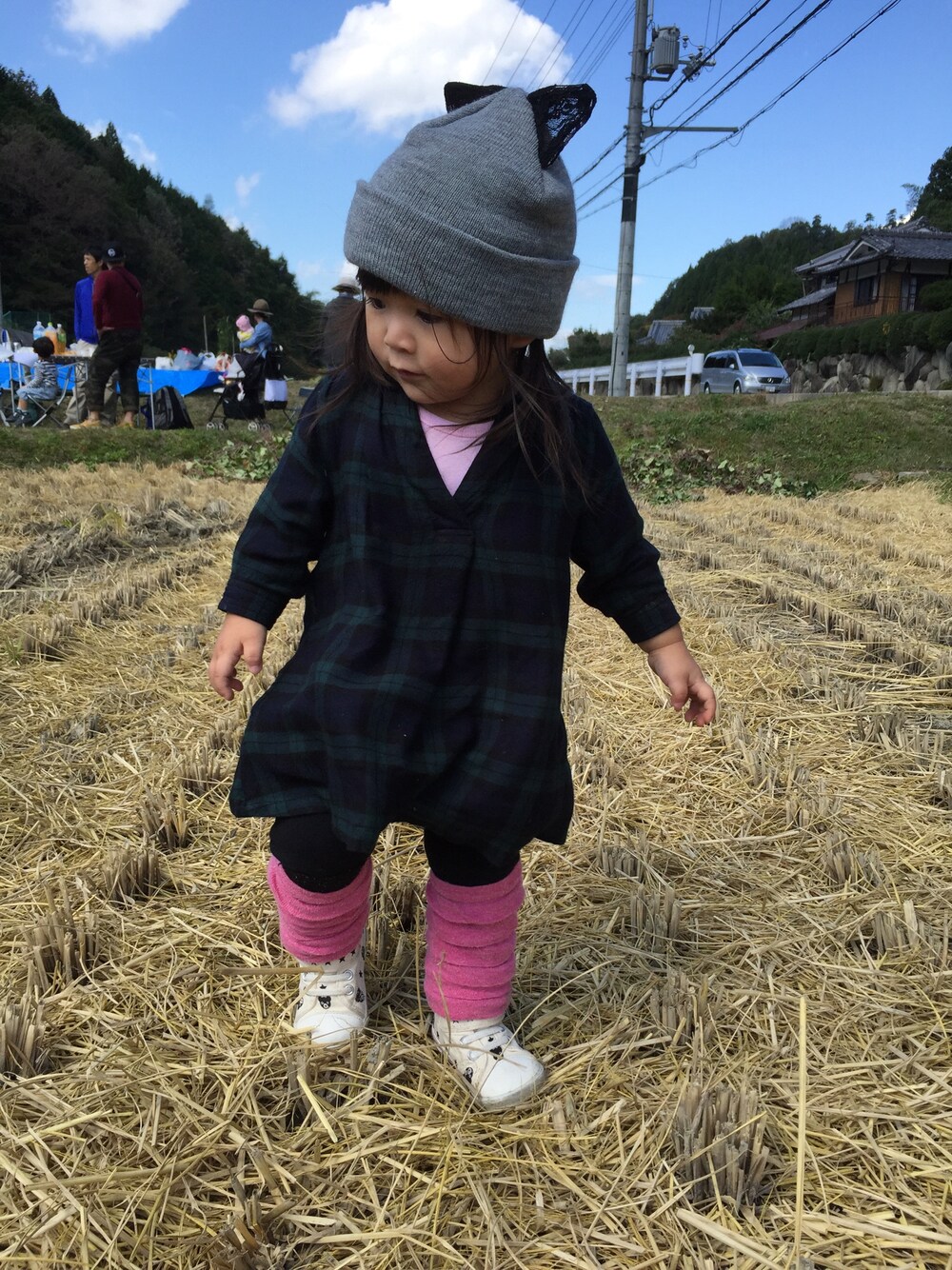 「お芋掘り、汚くなるのはイヤ！、亀岡市」｜「earth music&ecologyのアイテム（ワンピース、グリーン系）」を使った、nagomi.mamさん（キッズ・80cm）の秋コーディネートの1枚目の写真