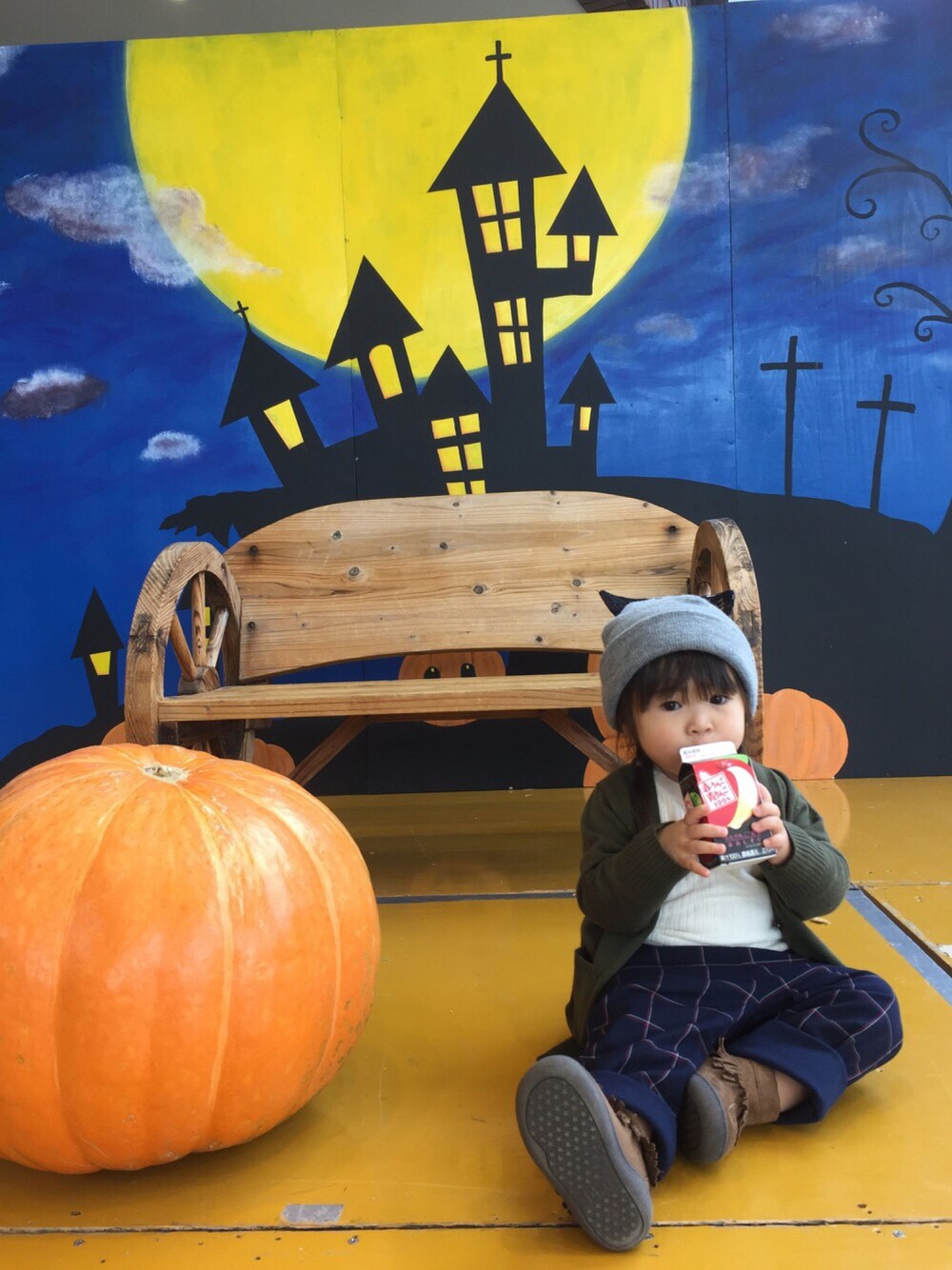 「ドラフトPM、キッズコーデ、プティマイン(petit main)、ハロウィン」｜「petit mainのレース耳付きニット帽（ニットキャップ/ビーニー、グレー系）」を使った、nagomi.mamさん（キッズ・80cm）の秋コーディネートの1枚目の写真