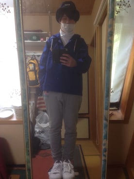 「スウエットパンツ」｜「アイテム（その他アウター）」を使った、石附侑也さん（メンズ・176cm）の冬コーディネート