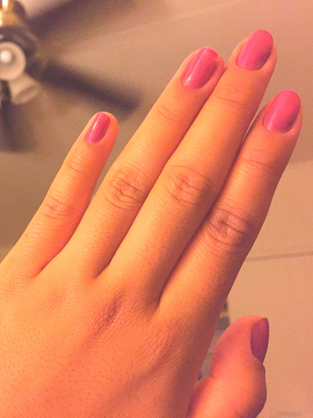 「nail 」｜「H&Mのアイテム（ハンドケア/ハンドクリーム、ピンク系）」を使った、J U L I Aさん（レディース・162cm）の秋コーディネートの1枚目の写真