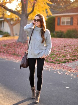 Jessica is wearing "DailyLook - Three Of Something Coastal Cable Sweater"
