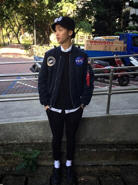 「Dr. Martens（ドクターマーチン）のアイテム（その他シューズ、ブラック系）」を使った、洪承顥さんの冬コーディネート