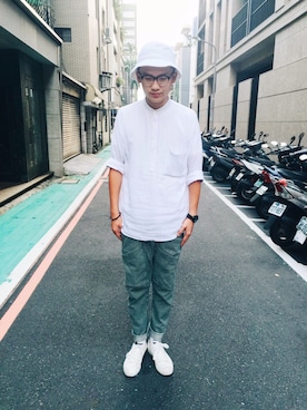 「FOSSIL（フォッシル）のアイテム（アナログ腕時計、ブラック系）」を使った、洪承顥さんの夏コーディネート