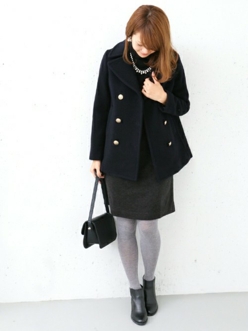 「コート、アウター、ネイビー、ピーコート、マリン、アーバン リサーチ ドアーズ(URBAN RESEARCH DOORS)、URBAN RESEARCH DOORS、金ボタン」｜「URBAN RESEARCH DOORS WOMENSのDOORS モッサPコートキルトライナー（ピーコート、ブルー系）」を使った、DOORS WOMENSさん（レディース・168cm）の冬コーディネートの1枚目の写真