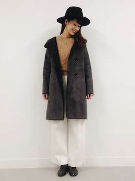「ホワイトパンツ」｜「アイテム（ムートンコート）」を使った、DOORS WOMENSさん（レディース・168cm）の秋コーディネート