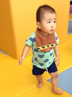 「西松屋（ニシマツヤ）のアイテム（Tシャツ/カットソー、グリーン系）」を使った、LEEさん（キッズ）の秋コーディネート