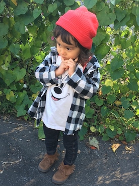 「UNIQLO（ユニクロ）のアイテム（Tシャツ/カットソー、ホワイト系）」を使った、hijihanさん（キッズ・110cm）の秋コーディネート