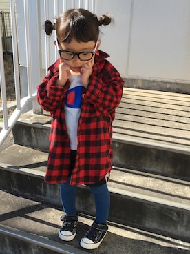 「UNIQLO（ユニクロ）のアイテム（シャツ/ブラウス、レッド系）」を使った、hijihanさん（キッズ・110cm）の秋コーディネート