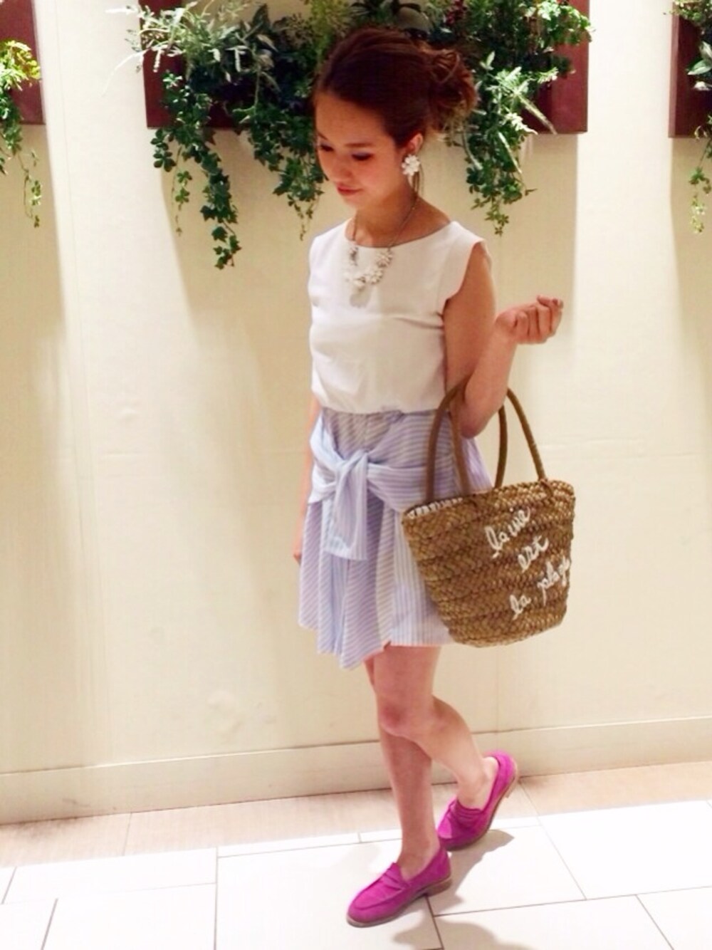 「ワンピース、お気に入りコーデ、FRAY I.D、ちょっとあそこまで、カゴBAG、サマーコーデ」｜「FRAY I.Dのアイテム（ワンピース、ホワイト系）」を使った、akane takahashiさん（レディース・155cm）の春コーディネートの1枚目の写真