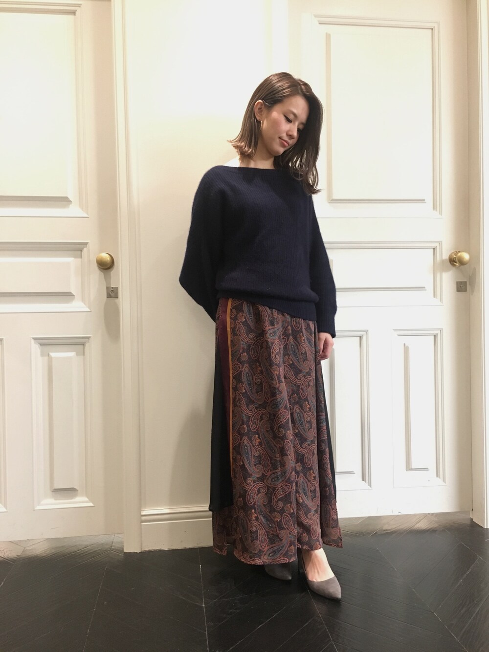「冬コーデ、大人カジュアル、ヴィンテージ、スカート、スリット、ボリュームニット、ネイビー、パンプス」｜「FRAY I.Dのアイテム（ニット/セーター、その他）」を使った、akane takahashiさん（レディース・155cm）の秋コーディネートの1枚目の写真