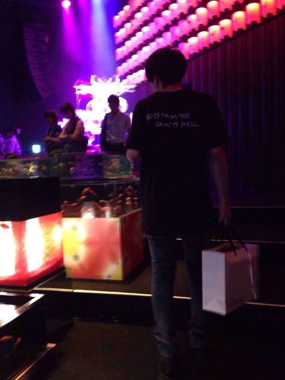 「supreme、Dior HOMME、foot the coacher」｜「Supreme のアイテム（Tシャツ/カットソー、ブラック系）」を使った、(n)さん（メンズ・175cm）の秋コーディネートの1枚目の写真