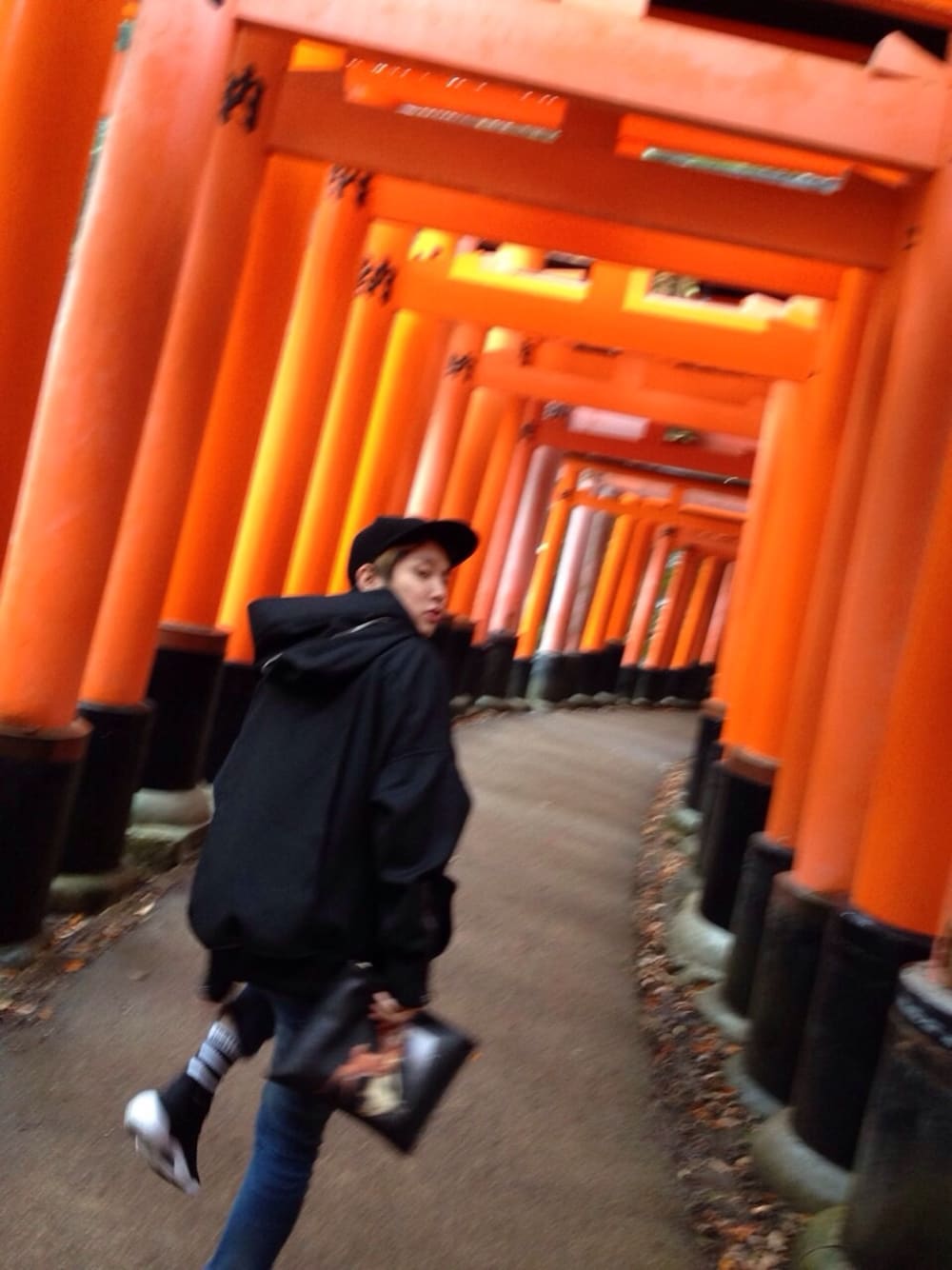 「京都、GIVENCHY、Sise」｜「SISEのアイテム（ブルゾン、ブラック系）」を使った、(n)さん（メンズ・175cm）の秋コーディネートの1枚目の写真