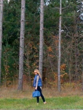 「LOUIS VUITTON（ルイヴィトン）のアイテム（バッグ、ブルー系）」を使った、claireさん（レディース）の秋コーディネート