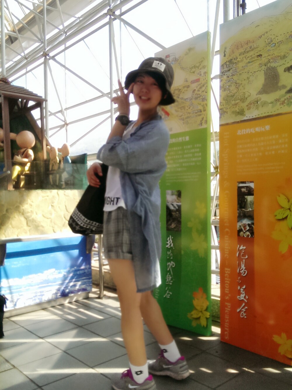 「玫瑰迷彩漁夫帽（サンバイザー、グリーン系）」を使った、chiehさん（レディース・158cm）の夏コーディネートの1枚目の写真