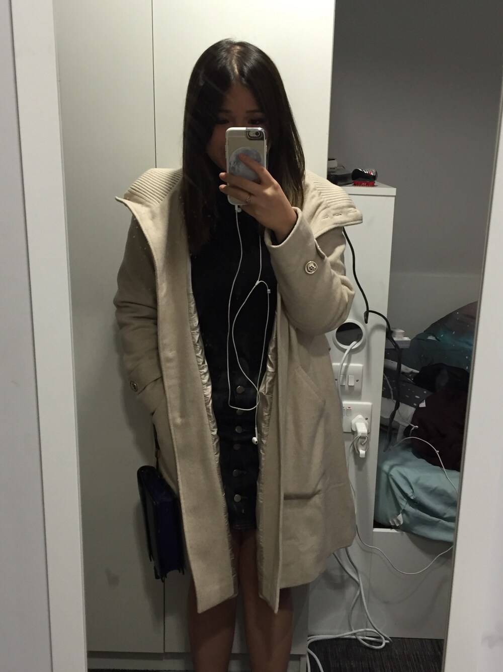 「asos、denim、skirt、girly、birthday、cold、cool、winter、simple」｜「asosのアイテム（ニット/セーター、ブラック系）」を使った、Diana Lamさん（レディース・163cm）の秋コーディネートの1枚目の写真