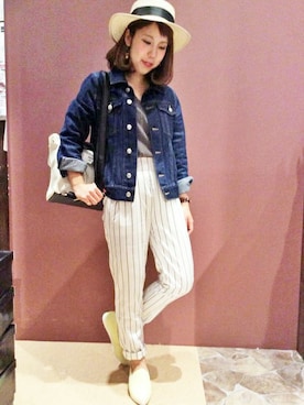 「バックプリント」｜「アイテム（スニーカー）」を使った、VENCE EXCHANGE LADIES STAFFさん（レディース・160cm）の春コーディネート