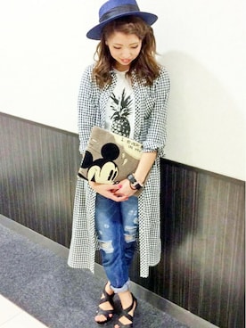 「アイテム（クラッチバッグ、グレー系）」を使った、VENCE EXCHANGE LADIES STAFFさん（レディース・160cm）の春コーディネート