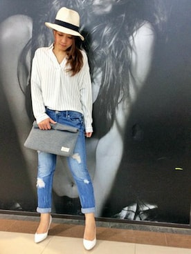 「アイテム（クラッチバッグ、グレー系）」を使った、VENCE EXCHANGE LADIES STAFFさん（レディース・160cm）の春コーディネート