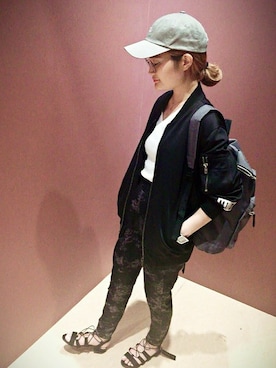 「アイテム（バックパック/リュック、グレー系）」を使った、VENCE EXCHANGE LADIES STAFFさん（レディース・160cm）の秋コーディネート