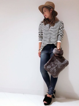 「アイテム（クラッチバッグ、グレー系）」を使った、VENCE EXCHANGE LADIES STAFFさん（レディース・160cm）の秋コーディネート