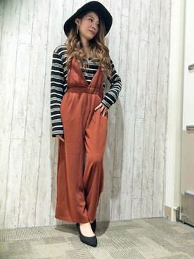 「VENCEEXCHANGE（ヴァンスエクスチェンジ）のアイテム（サロペット/オーバーオール）」を使った、VENCE EXCHANGE LADIES STAFFさん（レディース・160cm）の秋コーディネート