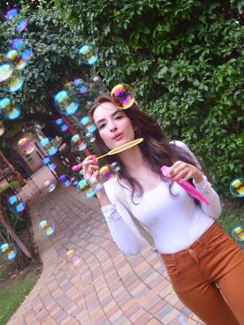 「CRUMPLER（クランプラー）のアイテム」を使った、Sanjana Malhotraさん（レディース・170cm）の秋コーディネート