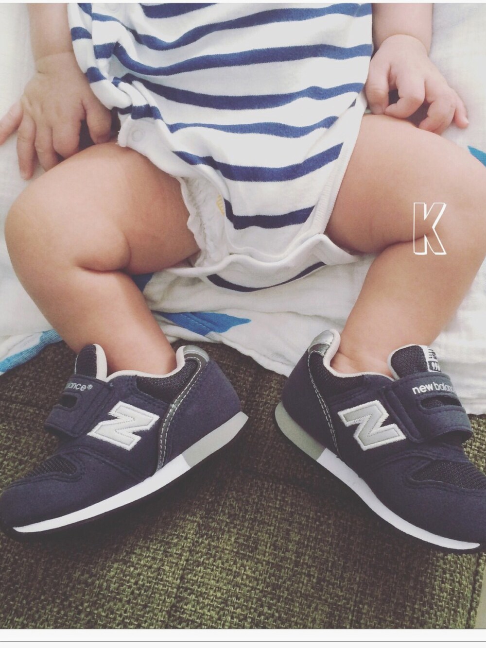 「kids、ベビーシューズ、New Balance」｜「babyGAPのアイテム（ママ＆ベビー、ホワイト系）」を使った、KIICHI✩さん（キッズ・60cm）の冬コーディネートの1枚目の写真
