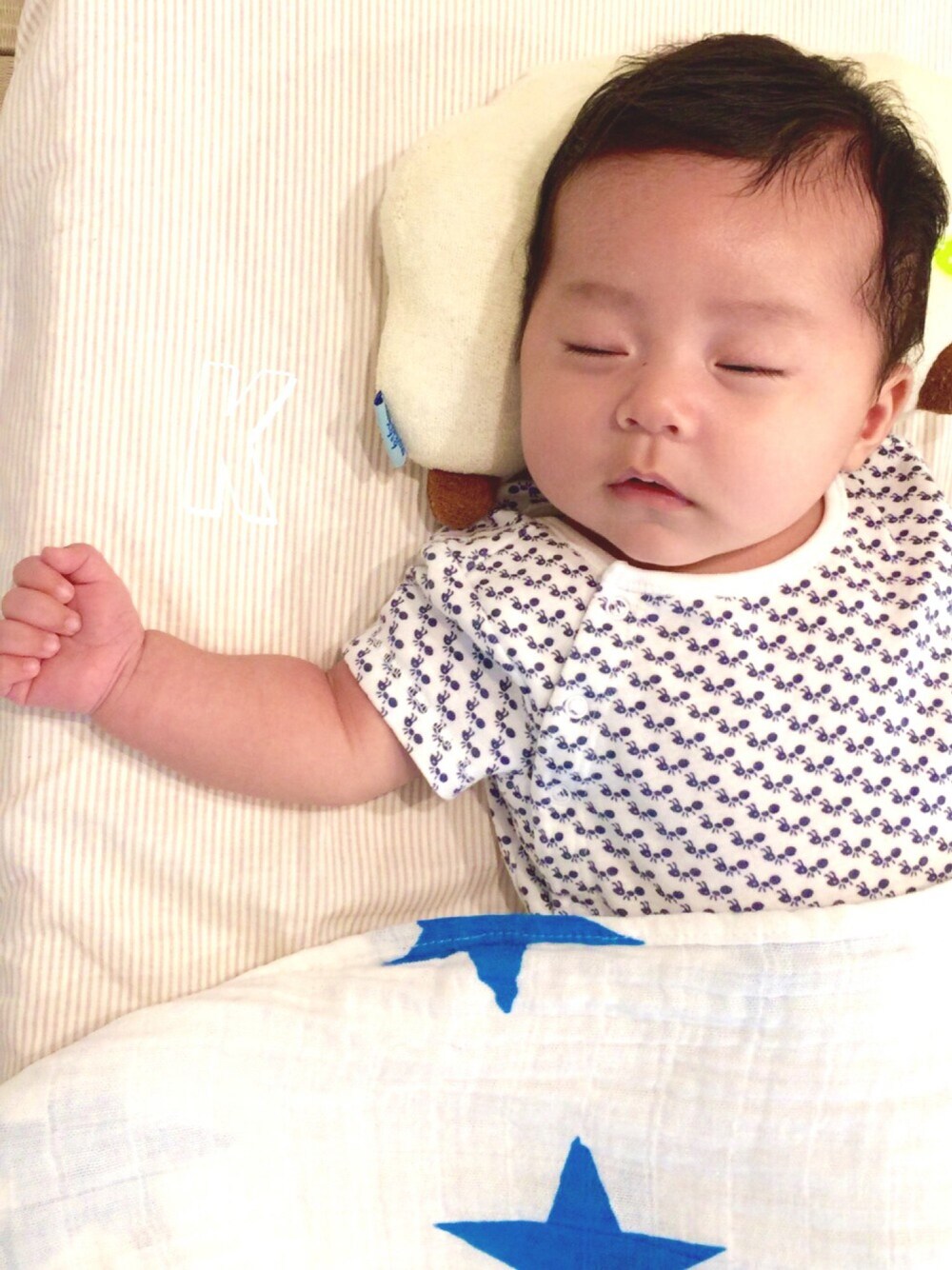 「男の子、２ヶ月」｜「babyGAPのアイテム（ママ＆ベビー、ブルー系）」を使った、KIICHI✩さん（キッズ・60cm）の冬コーディネートの1枚目の写真