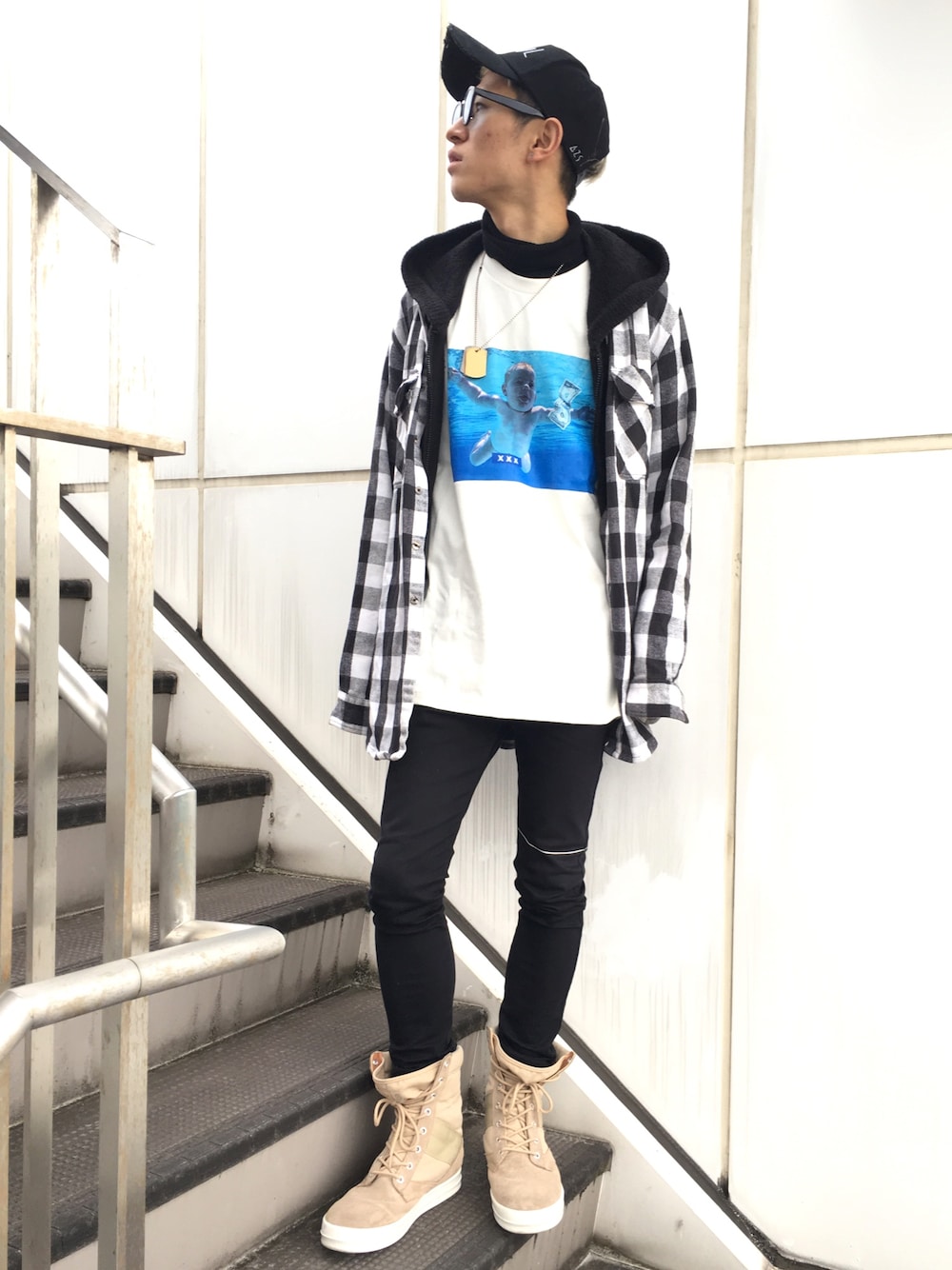 「シンプル、黒スキニー、ブーツ」｜「azstokyoのアイテム（キャップ、ブラック系）」を使った、後藤ユースケさん（メンズ・171cm）の秋コーディネートの1枚目の写真