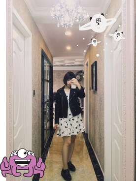 「TITTY&CO.（ティティーアンドコー）のアイテム（ドレス、ホワイト系）」を使った、Amber Shiさん（レディース・165cm）の秋コーディネート