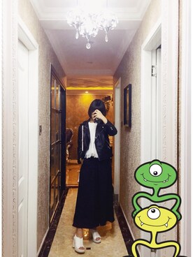 「MONKI（モンキ）のアイテム（ドレスシューズ）」を使った、Amber Shiさん（レディース・165cm）の秋コーディネート