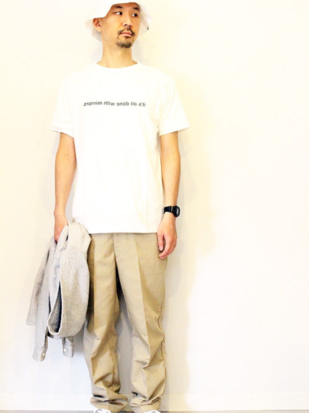 「スニーカー、Tシャツ、ハット、Hexico、THE FABRIC、THE STAKE、リメイク、THE UNION、UNITED LOT、HURRAY HURRAY」｜「THE STAKE (ザ・ステイク) " Bucket Hat "（ハット、その他）」を使った、STAFFさん（メンズ・178cm）の春コーディネートの1枚目の写真