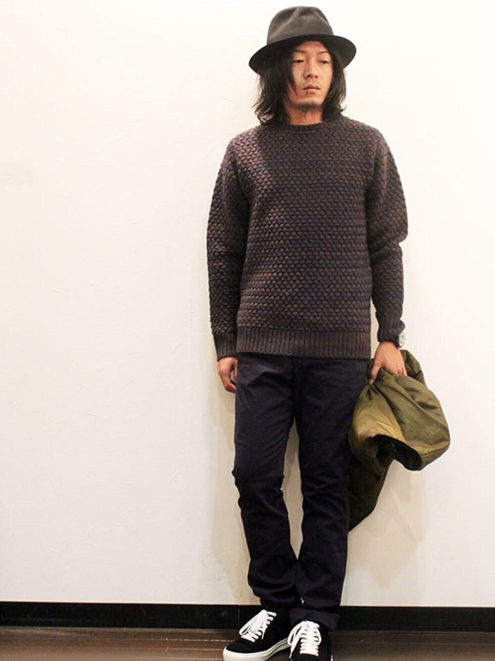 「スニーカー、ニット、ミリタリー、ブラック、ネイビー、秋のコーデ、ハット、革靴、hat、冬」｜「” ROOSEVELT ” HAT（ハット、その他）」を使った、STAFFさん（メンズ・170cm）の秋コーディネートの1枚目の写真