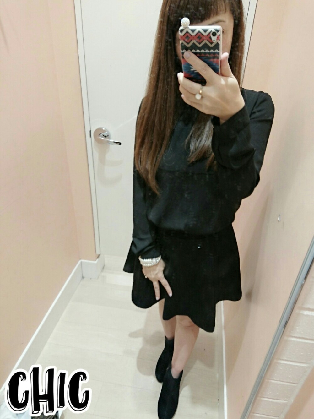 「秋コーデ、大人カジュアル、大人コーデ、fashion、黒コーデ、ラブ＆ピース2016、スカートコーデ」｜「FOREVER21のアイテム（シャツ/ブラウス、ブラック系）」を使った、ｍｏｃｏさん（レディース・158cm）の秋コーディネートの1枚目の写真