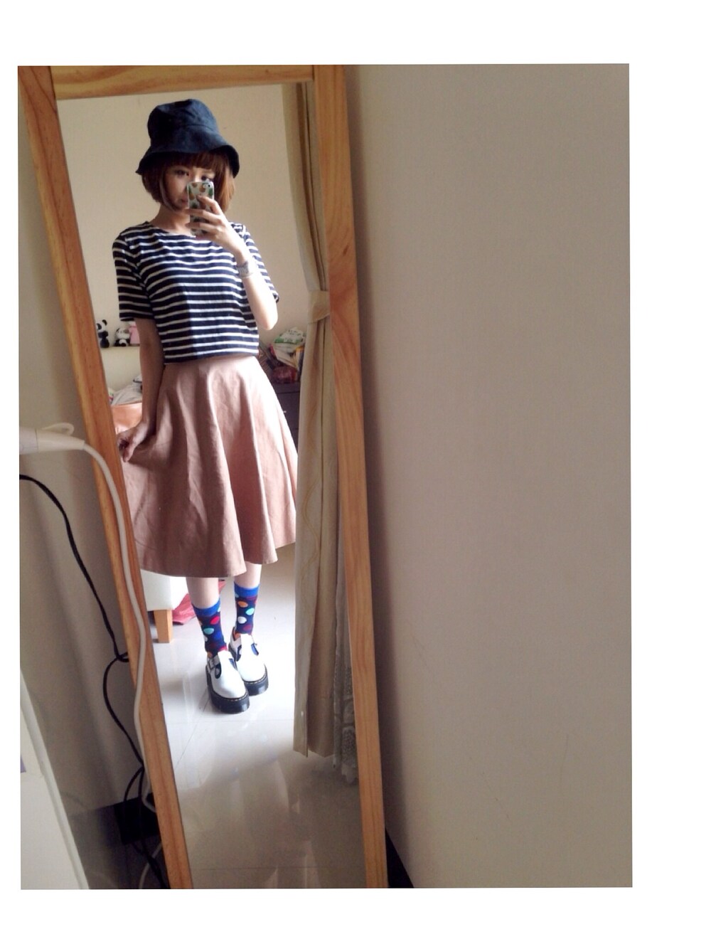 「MUJI、asos、Dr.Martens」｜「mujiのアイテム（ハット、ブラック系）」を使った、ココさん（レディース・157cm）の秋コーディネートの1枚目の写真