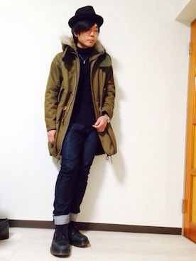 「黒タートルネック」｜「アイテム（アナログ腕時計）」を使った、tomoさん（メンズ・172cm）の冬コーディネート