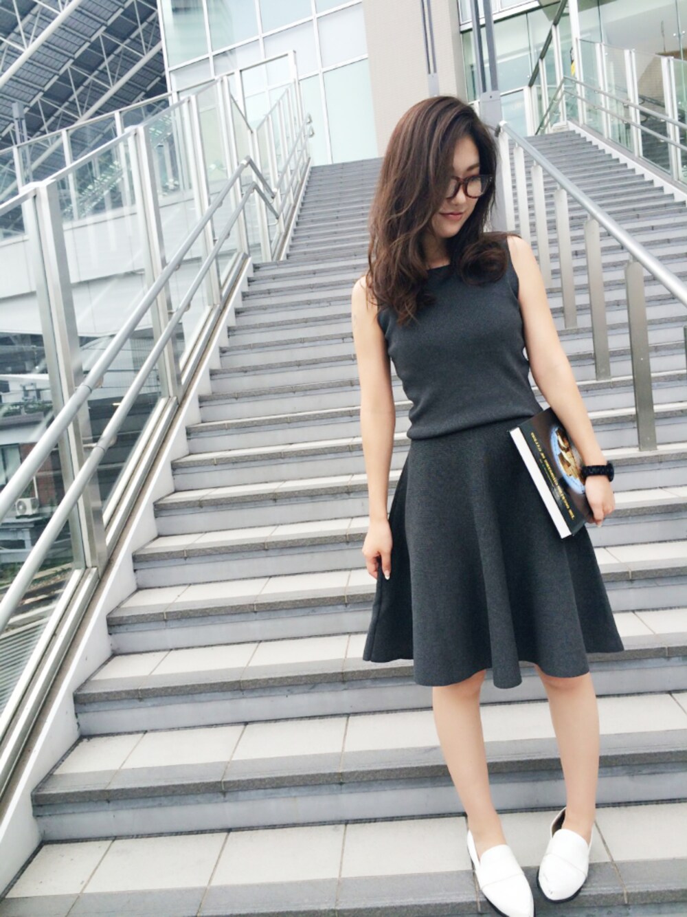 「セットアップ、ローファー、めがね、秋のコーデ、ダテメガネ、ノースリーブ、首つまり、FRAY I.D」｜chisato mikiさん（レディース・162cm）の夏コーディネートの1枚目の写真