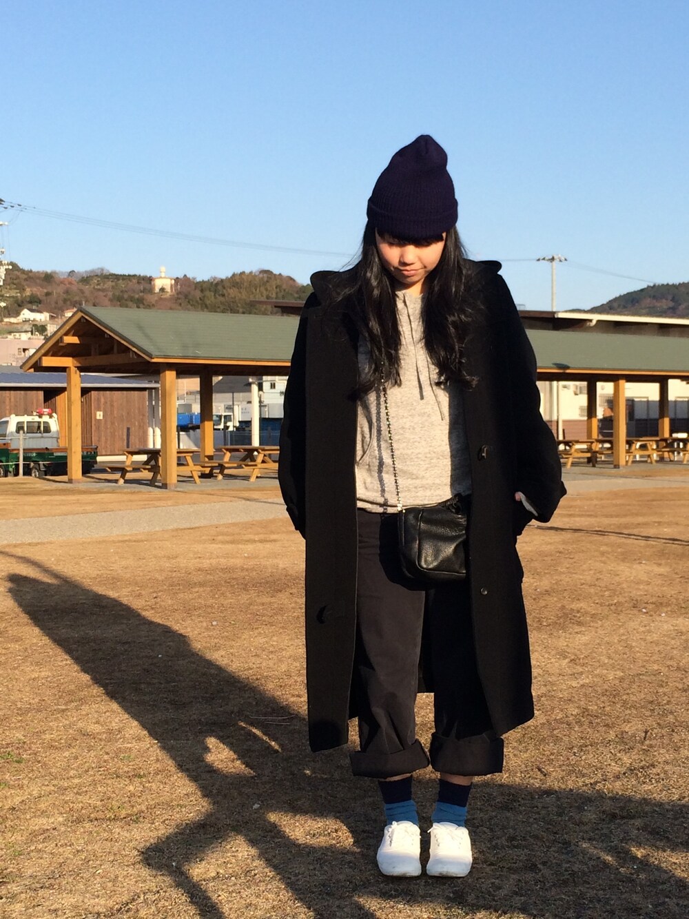 「BEAMS、無印良品、GAP、ZARA、ダッフルコート、ニット帽」｜「EASTBOYのアイテム（ダッフルコート、ブラック系）」を使った、もこもこさん（レディース・152cm）の冬コーディネートの1枚目の写真