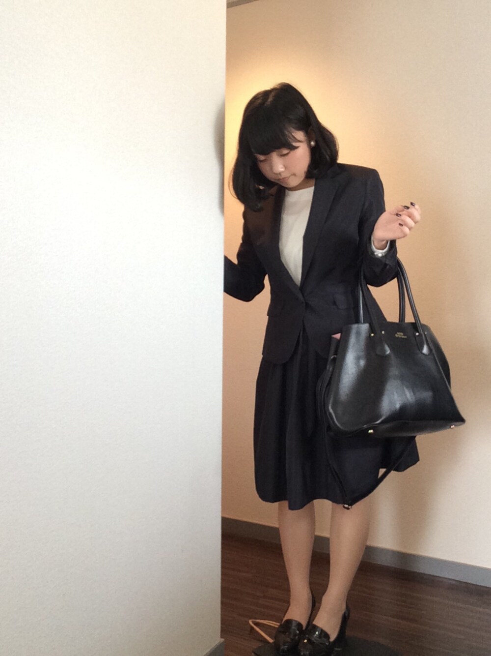 「入学式、コットンパール、ヒール、スーツスタイル、フレアスカート、きのこ、大学生」｜「不明のアイテム（イヤリング、ベージュ系）」を使った、もこもこさん（レディース・152cm）の春コーディネートの1枚目の写真