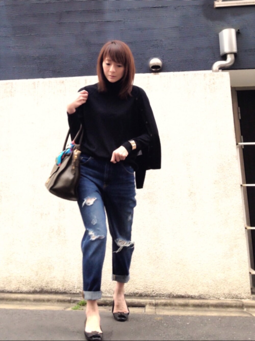 「デニム、Pachilで撮ってみた」｜「JEANASISのUSEDクラッシュデニム（パンツ、ブルー系）」を使った、ＬＵＭＩＥさん（レディース・163cm）の冬コーディネートの1枚目の写真