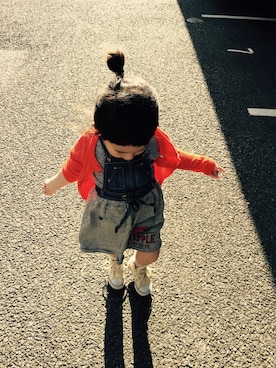 「CONVERSE（コンバース）のアイテム（スニーカー、ホワイト系）」を使った、sheeeenaさん（キッズ・100cm）の春コーディネート