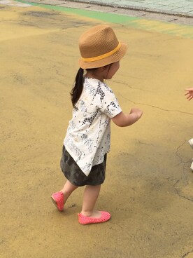 「ZARA KIDSのアイテム（Tシャツ/カットソー、ベージュ系）」を使った、sheeeenaさん（キッズ・100cm）の夏コーディネート