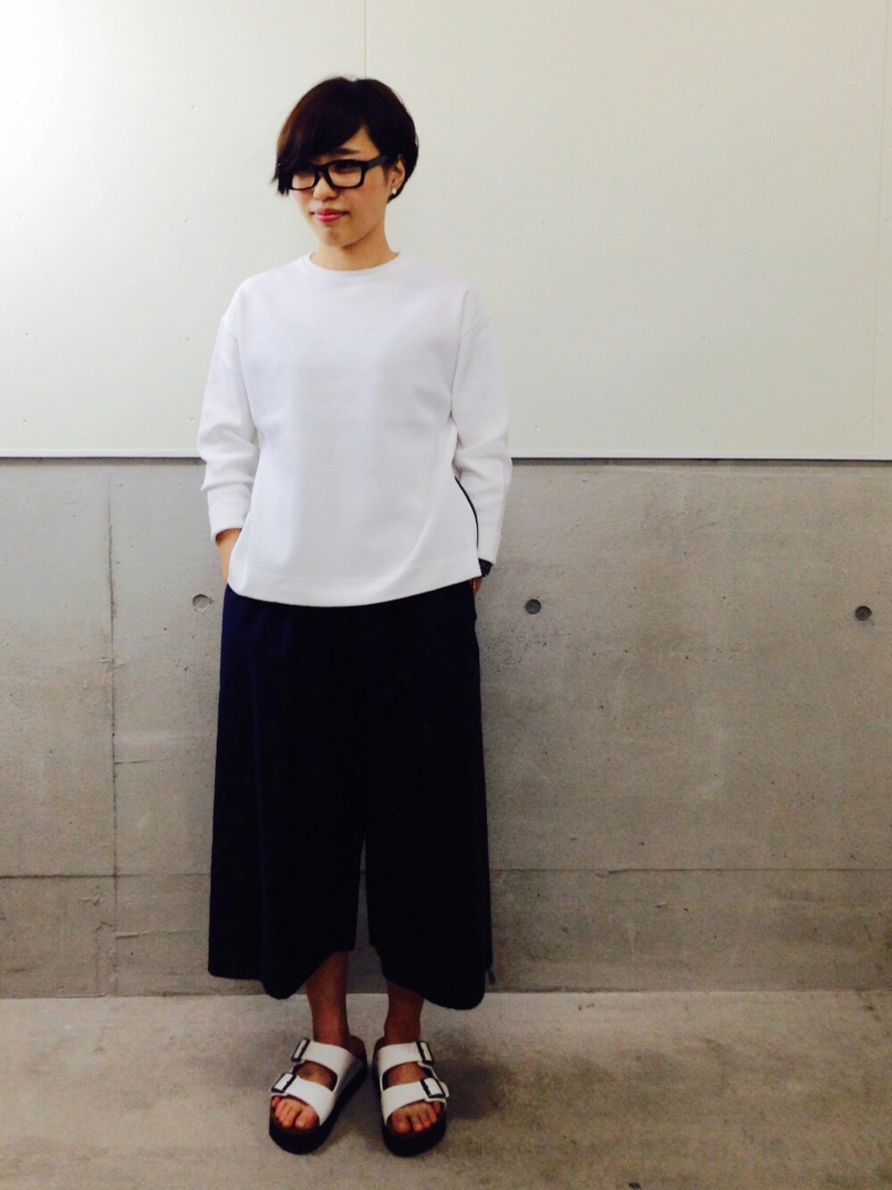 「 ニット、ワイドパンツ、厚底サンダル、メガネ女子、裾ジップ」｜「LUCA/LADY LUCK LUCAのSACRAMENT FIG サクラメントフィグ 裾ZIPプルオーバー（ニット/セーター、ホワイト系）」を使った、IKOMAさん（レディース・160cm）の春コーディネートの1枚目の写真