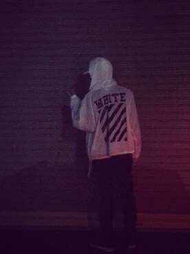 「off white（オフホワイト）のアイテム（その他アウター）」を使った、kさん（メンズ・179cm）の秋コーディネート