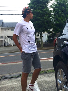 「ホワイトスニーカー」｜「アイテム（アナログ腕時計）」を使った、kensukeさん（メンズ・185cm）の夏コーディネート