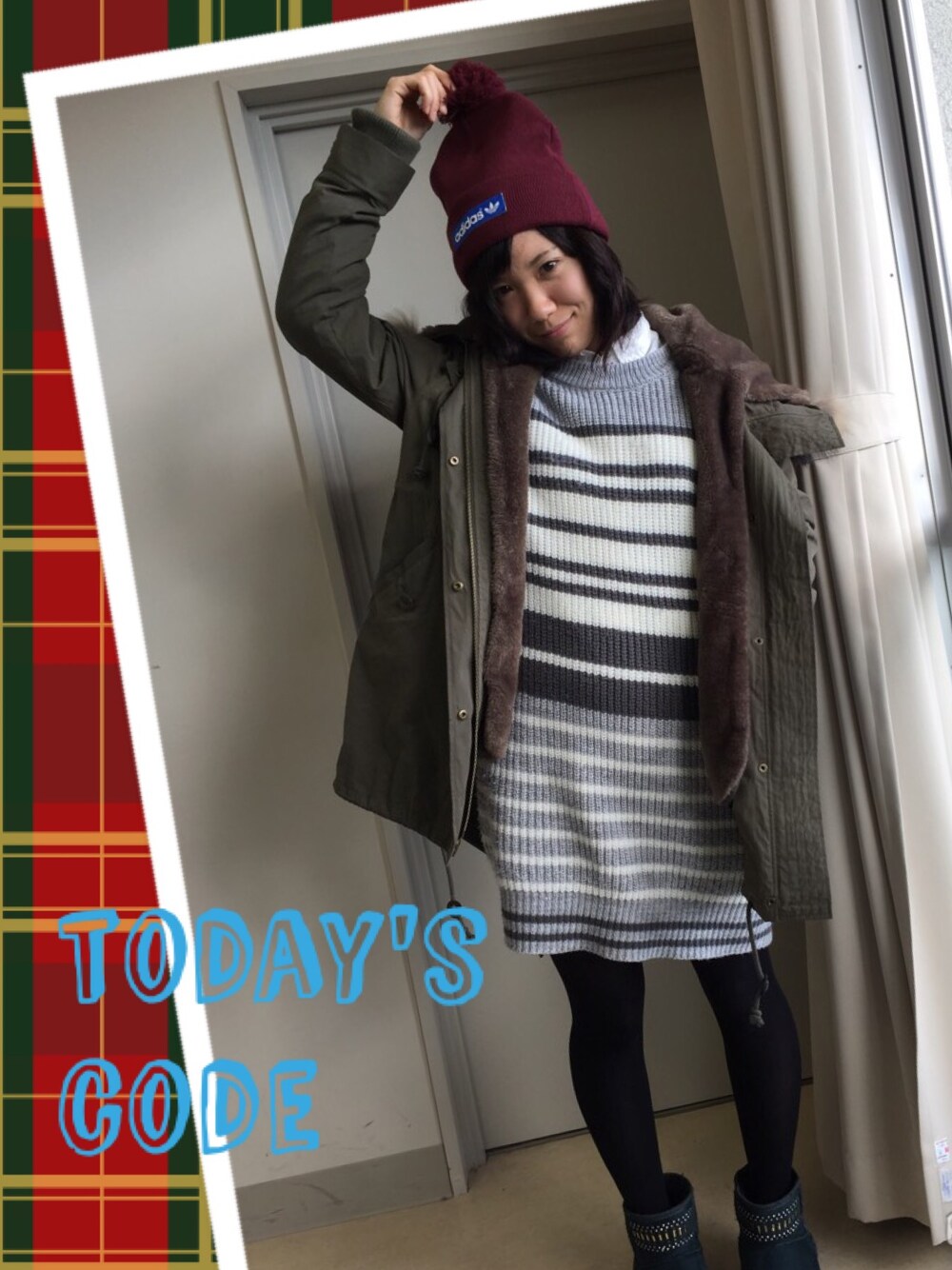 「ニットワンピース、ニット帽、フリーズマート(FREE'S MART)、adidas originals、モッズコート、ローリーズファーム(LOWRYS FARM)」｜「FREE'S MARTのアイテム（ワンピース、ホワイト系）」を使った、まつきさん（レディース・155cm）の冬コーディネートの1枚目の写真